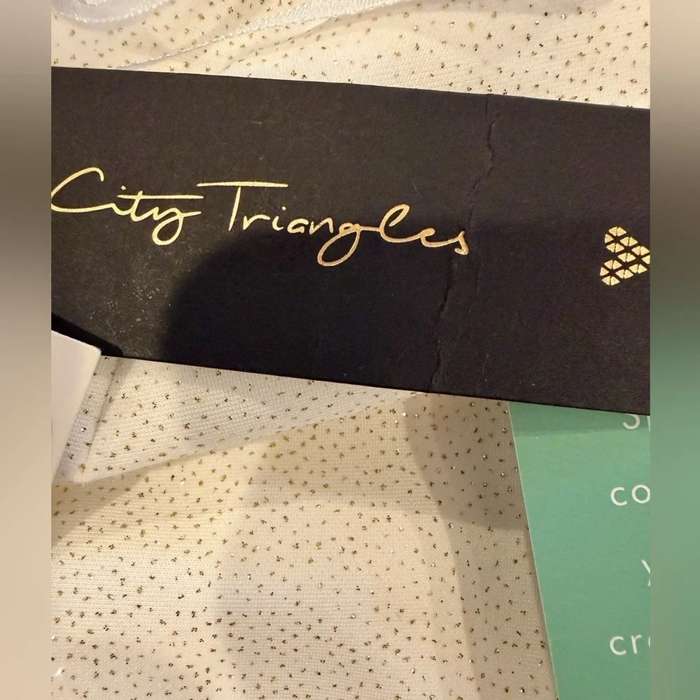 City Triangles White and Gold Dress - Picture 8 of 12